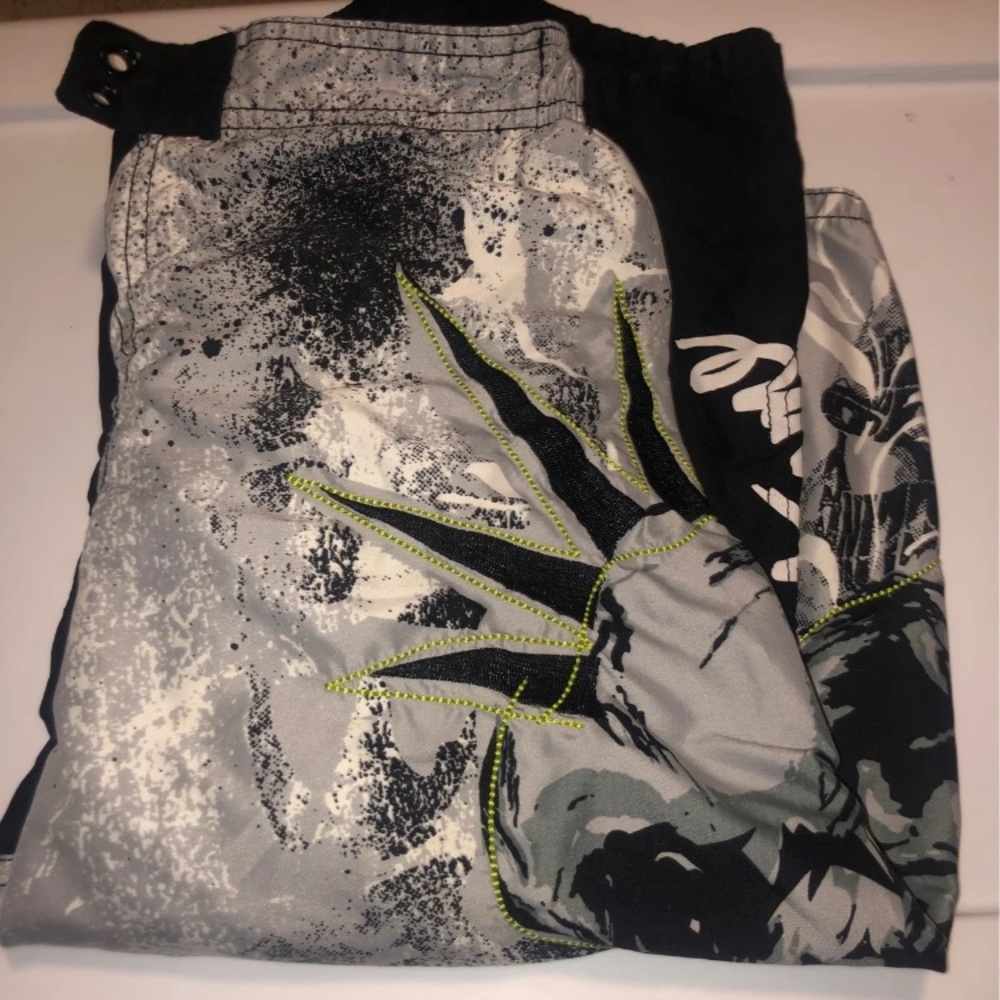 Men’s swimming trunks